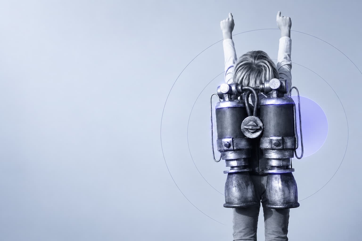 Enfant équipé d’un propulseur, symbole de projets digitaux ambitieux